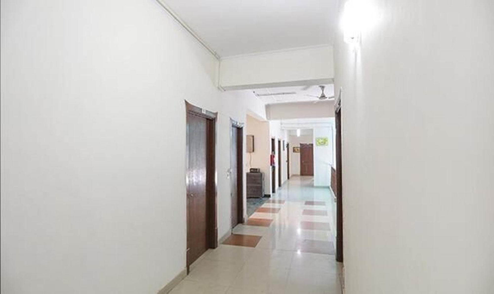 Fabexpress Ap International Hotel Noida Exterior foto
