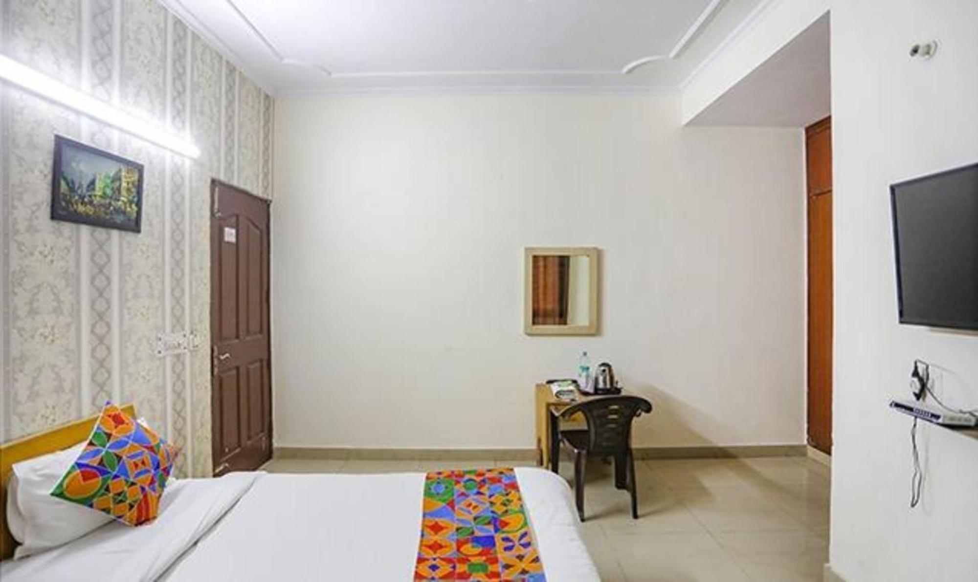 Fabexpress Ap International Hotel Noida Exterior foto