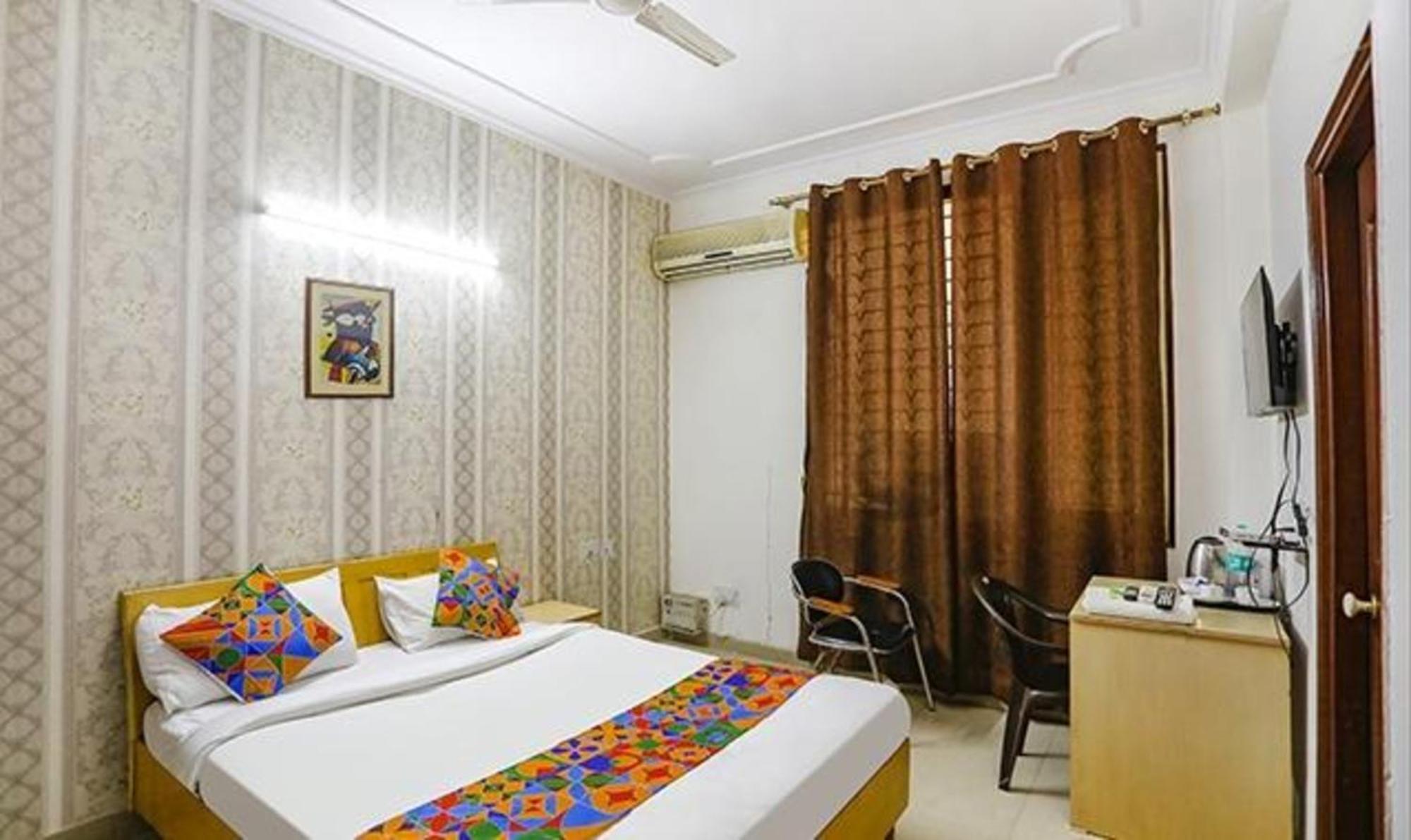 Fabexpress Ap International Hotel Noida Exterior foto