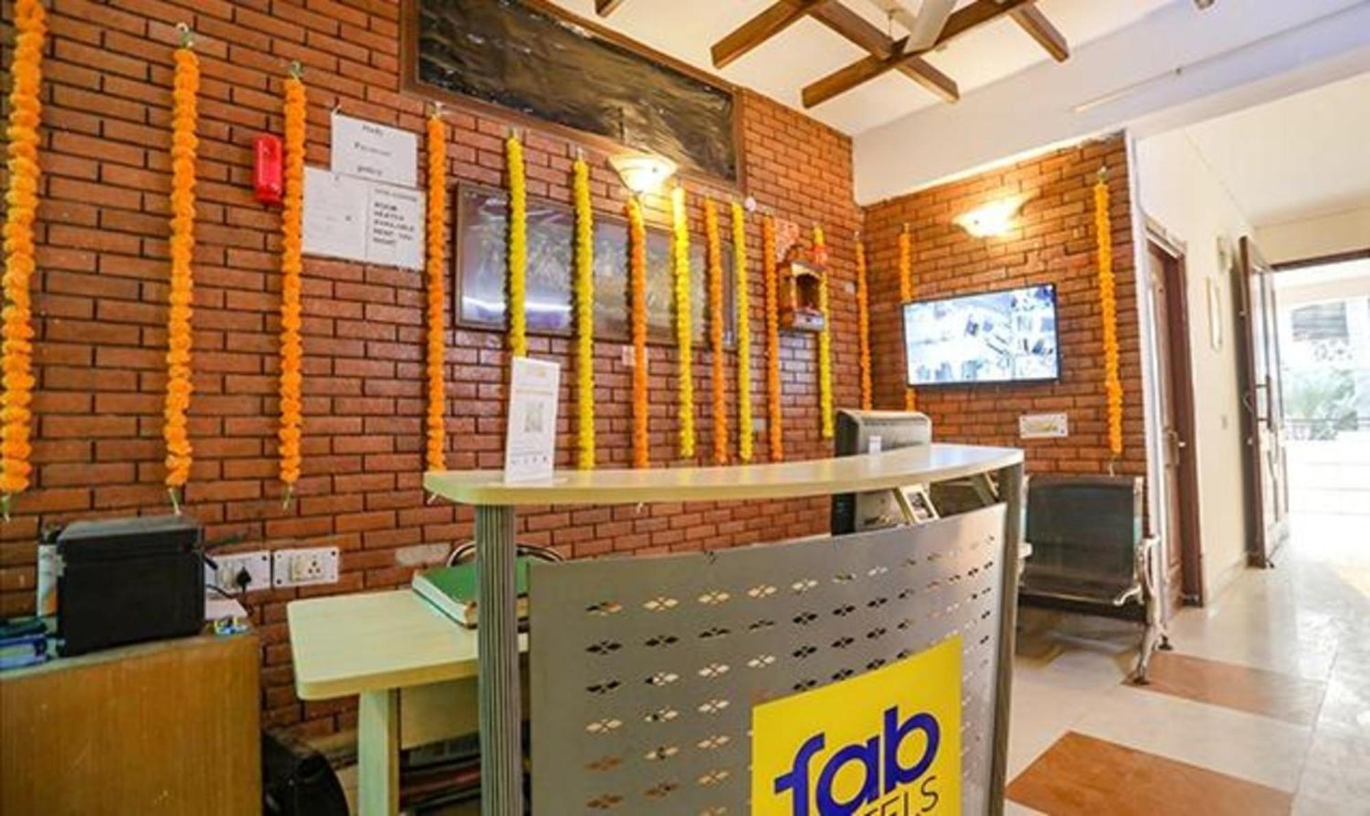 Fabexpress Ap International Hotel Noida Exterior foto